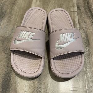 Nike Benassi Slides